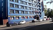 Ein Mann nahm eine deutsche Frau mit zu einem Picknick und fickte sie leidenschaftlich in ihre Vagina