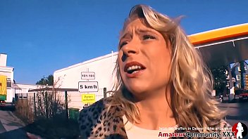 Schöne deutsche Frau in ihre rasierte Vagina gefickt Amateur Porno machen