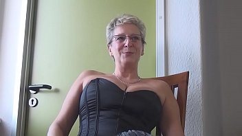 Rauer Analsex mit einer schlanken deutschen Frau und ein Blowjob von Arsch zu Mund
